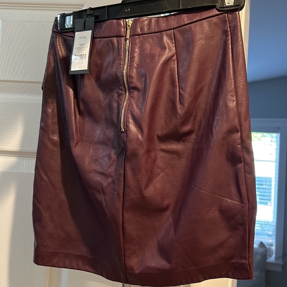 Dynamite asymmetrical PU mini skirt never worn - Picture 3 of 3